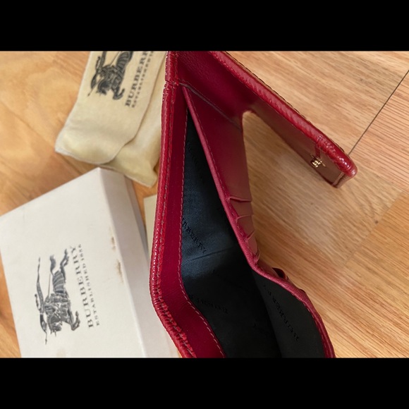 Burberry Medium Wallet - Picture 8 of 11